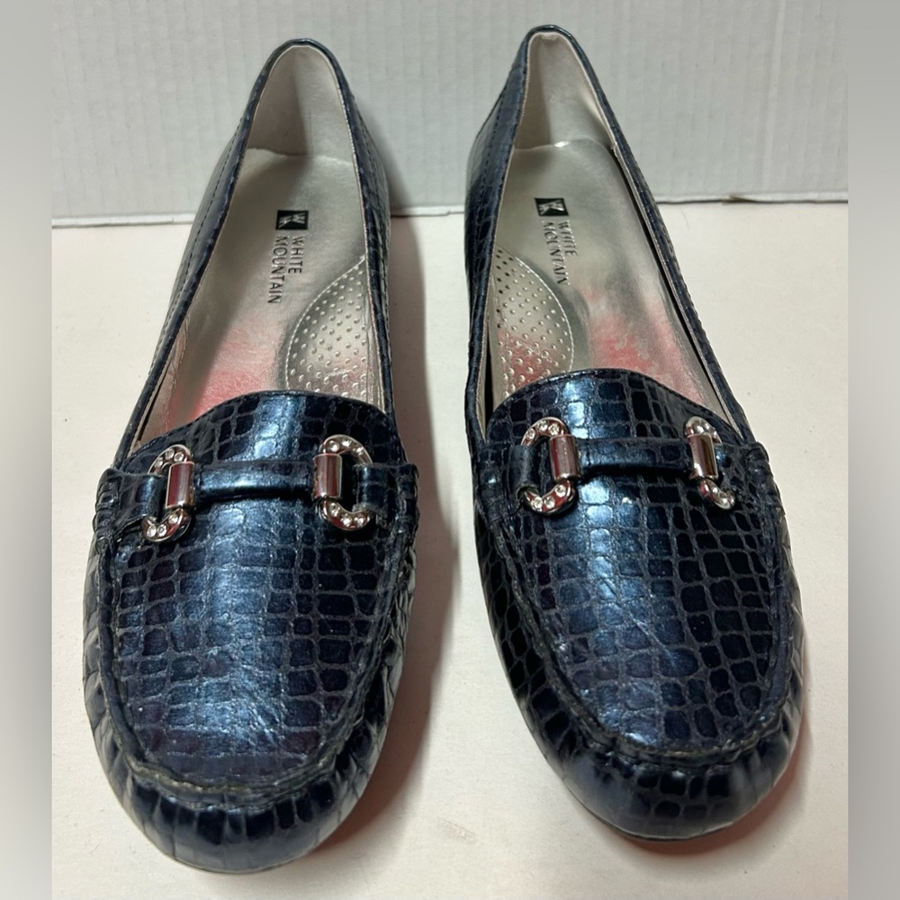 White Mountain Women's Navy Croc/Alligator Embossed Loafers with Silver Hardware